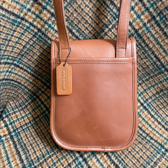 Coach Tan Sidepack 9978 - Picture 2 of 9